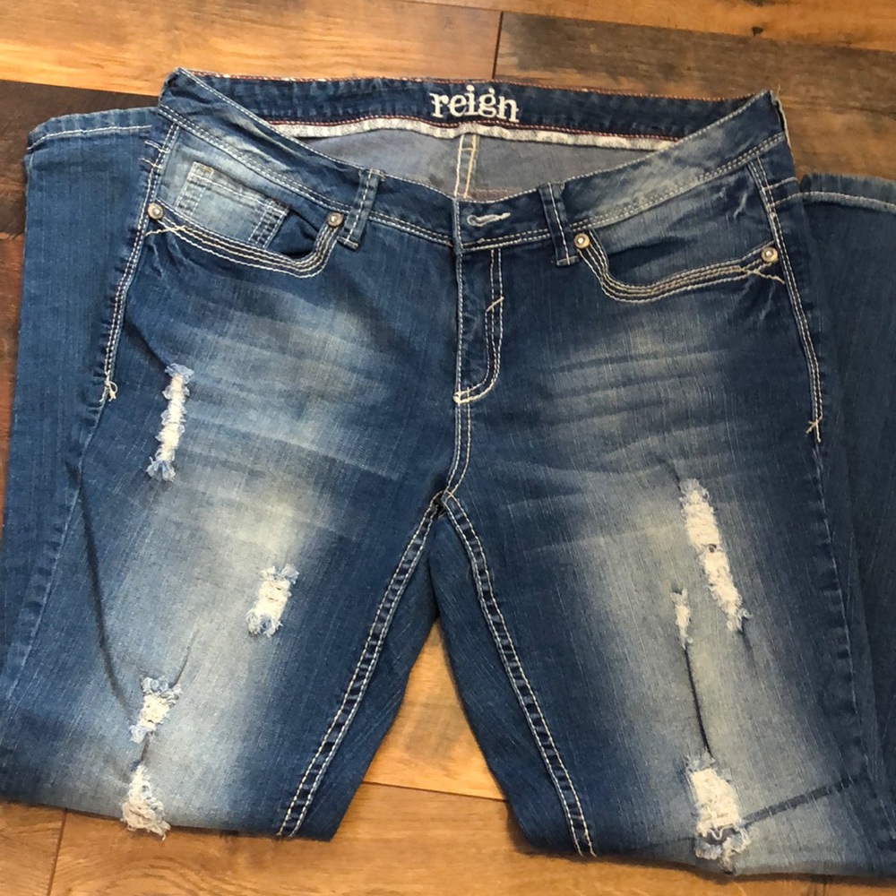 Distressed skinny jeans